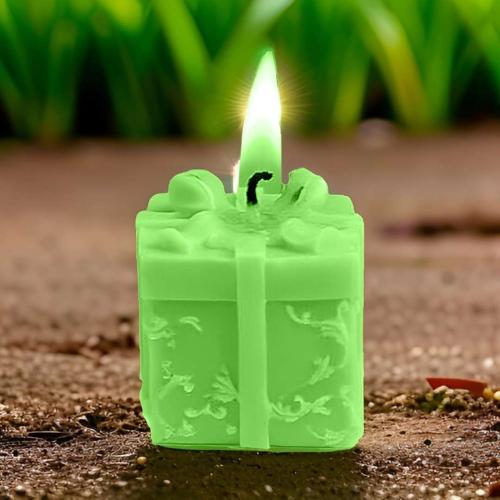 Green Gift Shaped Scented Soy Wax Pillar Candle for Home Decor & Gifting