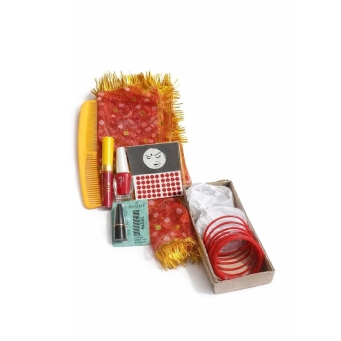 7 piece traditional Suhagan Singar beauty kit with red bangles