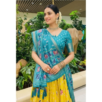 Lehenga Cholis