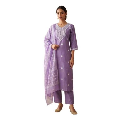 Women’s Lilac Rayon Slub Embroidered Kurta Pant Dupatta Set